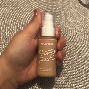 Colourpop pretty fresh foundation